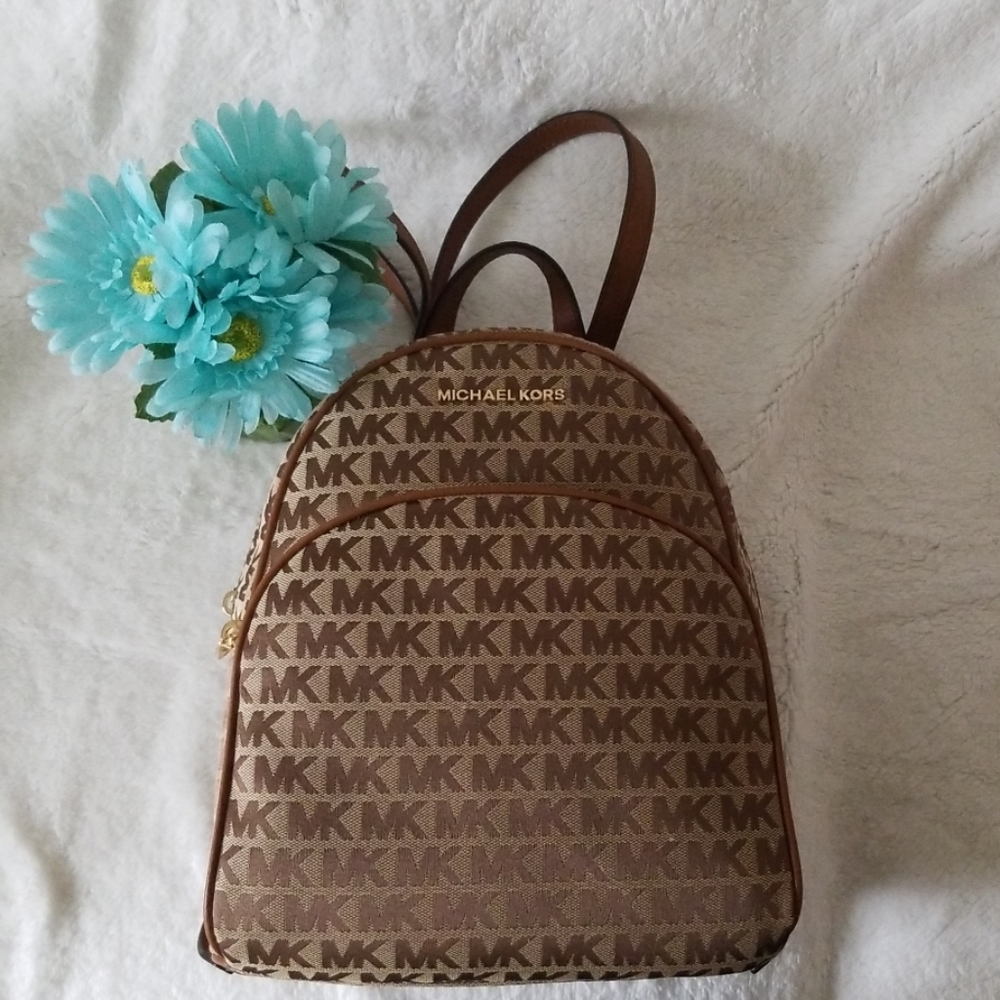 🔥NWT Michael Kors Medium Abbey Bagpack Ebony🔥 - Picture 3 of 8